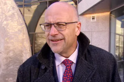 thumbnail - 시 의원, 2차례 ‘남성 성폭행’ 혐의로 체포…의원직 유지하는 이유는?