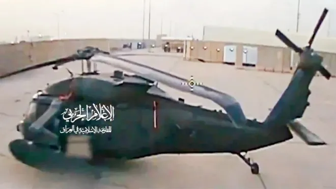 미군 기지에 있던 블랙호크 헬리콥터가 친이란 민병대 드론 공격을 받는 모습. 영상 캡처