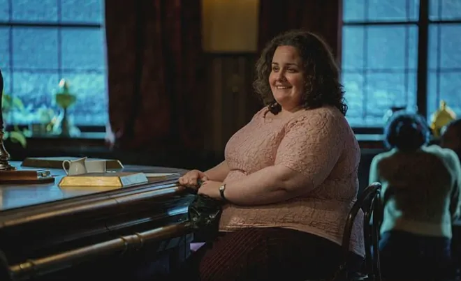 넷플릭스 히트작인 ‘베이비 레인디어’(2024)에 출연한 제시카 거닝. 넷플릭스 제공