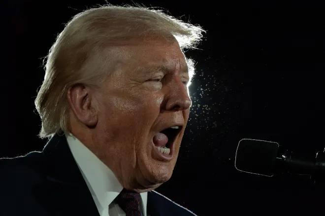 도널드 트럼프 미국 대통령이 25일(현지시간) 미국 워싱턴DC 유니언스테이션에서 열린 전미공화당의원위원회(NRCC) 연례 기금모금 만찬에서 발언하고 있다. AFP 연합뉴스