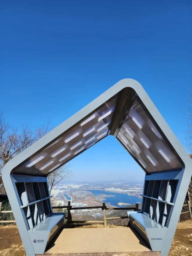 검단산 쉼터에서 바라보는 풍경