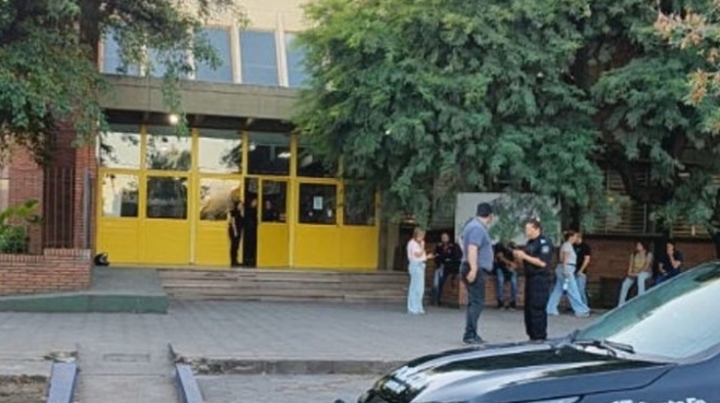 기타케이스에 소총 숨겨 등교한 아르헨 10대 총기 난사…9명 사상