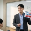 “복권 당첨 0%”라던 수학강사, 5억 받자 친구들과 나눈다는데…“대놓고 광고” [두 시선]