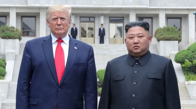 2019년 판문점에서 만난 트럼프 미국 대통령과 김정은 북한 국무위원장. 로이터 연합뉴스