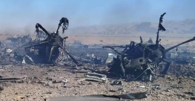 이란 혁명수비대 공식 매체인 세파뉴스가 미군 F-15E 전투기 실종자 구조에 투입된 미군 수송기와 헬기 2대를 격추한 잔해라고 주장하며 5일 공개한 사진. 그러나 미군은 기동이 어려워진 수송기 2대를 자폭시킨 뒤, 다른 수송기를 통해 실종자와 구조대 전원을 무사히 이송했다고 반박했다. AP 뉴시스