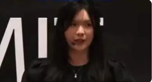 중국 광동 출신의 수학 천재 홍러통이 세운 AI 스타트업 ‘액시옴’이 1년 만에 세계에서 가장 젊은 유니콘 기업 중 하나가 됐다. 반다오천바오 캡처