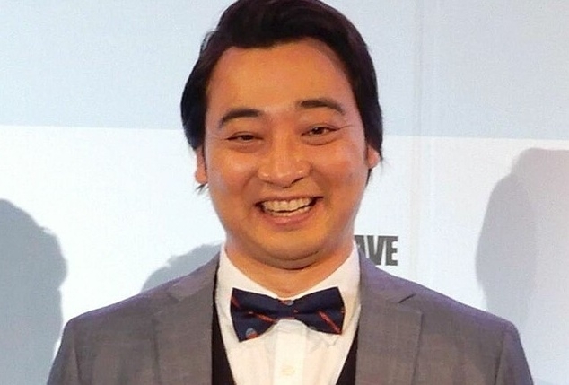 ‘버스에서 성폭행’ 혐의 유명 개그맨, 자숙 중 ‘빵 판매’ 논란 [핫이슈]