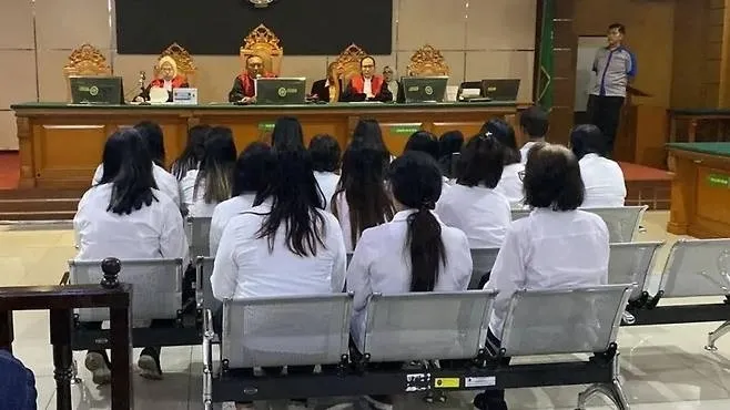 인도네시아 영아매매 조직원들이 재판을 받고 있다. BBC 제공