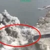 thumbnail - ‘푸틴 모르게’ 대형 다리 파괴…택배 드론 이용한 신박한 전술 성공