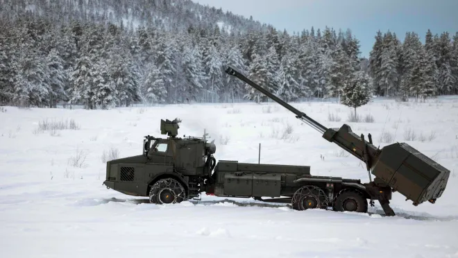 스웨덴이 개발한 차륜형 155mm 자주곡사포 시스템인 아처