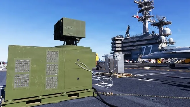 USS 조지 H.W. 부시함에서 레이저 대드론 시스템인 로커스트(LOCUST)가 탑재돼 시험 운용됐다. 미 해군 제공