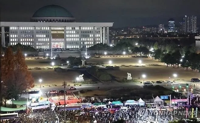 2024년 12월 3일 계엄령 선포 후 국회 앞 전경. 연합뉴스