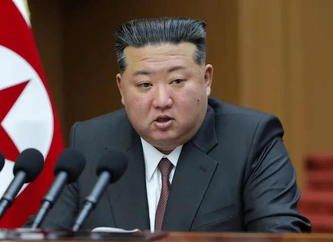 김정은 북한 국무위원장이 지난 3월 평양 만수대의사당에서 열린 최고인민회의 제15기 1차 회의에서 시정연설을 하고 있다. 조선중앙통신 연합뉴스