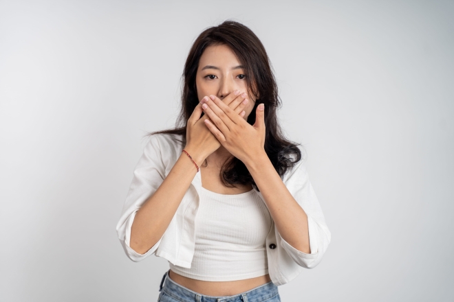 키스 한 번 만으로도…‘키스병’ 진단 받은 18세 소녀 사례 공개, 극심한 통증 호소 [핫이슈]