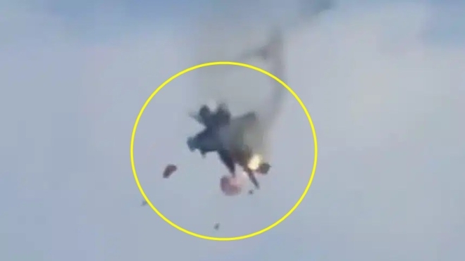 [포착] 에어쇼 중 공중서 ‘쾅’…美 최강 전자전기 EA-18G 2대 충돌 추락 (영상)