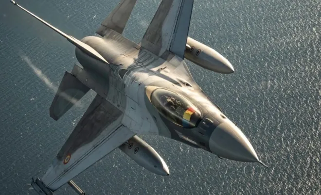루마니아 공군의 F-16 전투기. 루마니아 국방부 제공