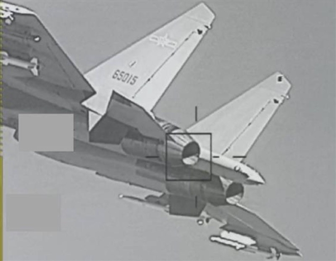 [포착] “언제든 격추 가능”…대만 F-16V 전투기, 中 J-16 조준 사진 전격 공개
