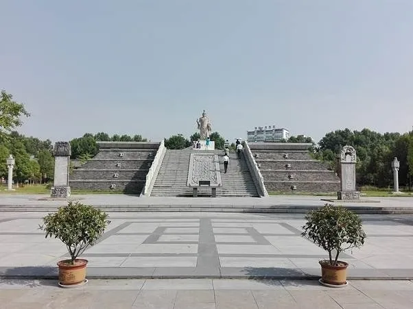 배장단 정면 전경 사진. 위키피디아