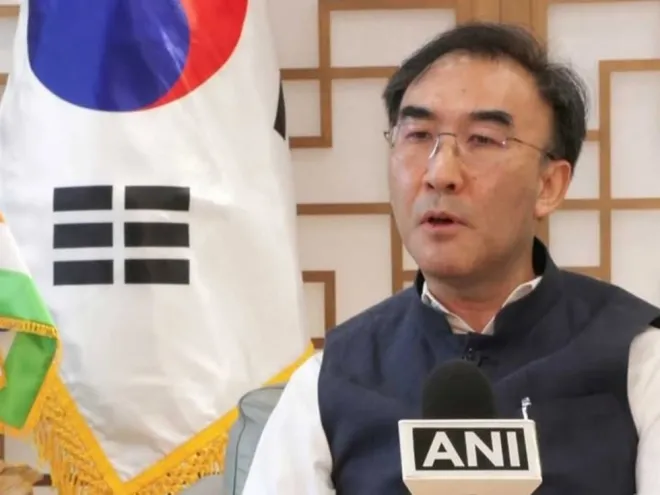 이성호 주인도 한국대사가 지난달 29일 인도 ANI와 인터뷰하고 있다. 이 대사는 양국의 인공지능(AI)과 핵심광물, 반도체 등 미래 전략산업 협력 확대 가능성을 강조했다. 주인도 한국대사관 제공