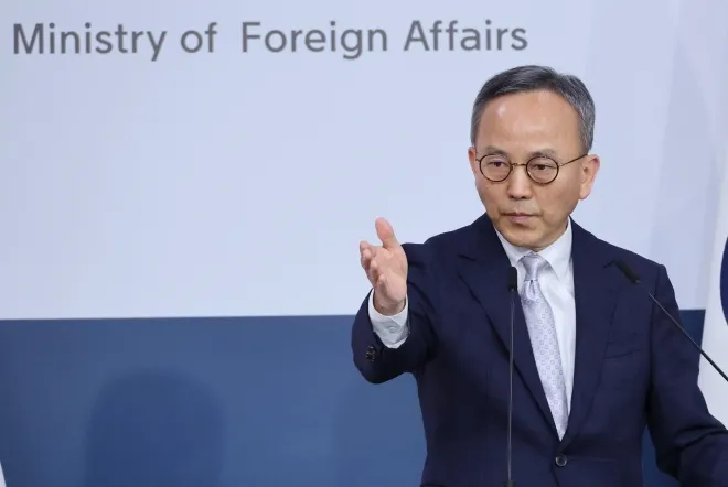 박일 외교부 대변인이 2일 서울 종로구 정부서울청사에서 열린 정례브리핑에서 미 하원 법사위원회의 쿠팡 관련 보고서에 대한 정부 입장을 밝히고 있다. 박 대변인은 보고서가 쿠팡 측 주장만 일방적으로 반영했다며 유감을 표했다. 연합뉴스