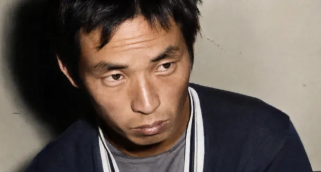 연쇄살인범 김대두의 검거 당시 모습. 원본 흑백사진을 컬러로 복원했다. 사진=JTBC ‘사건반장’