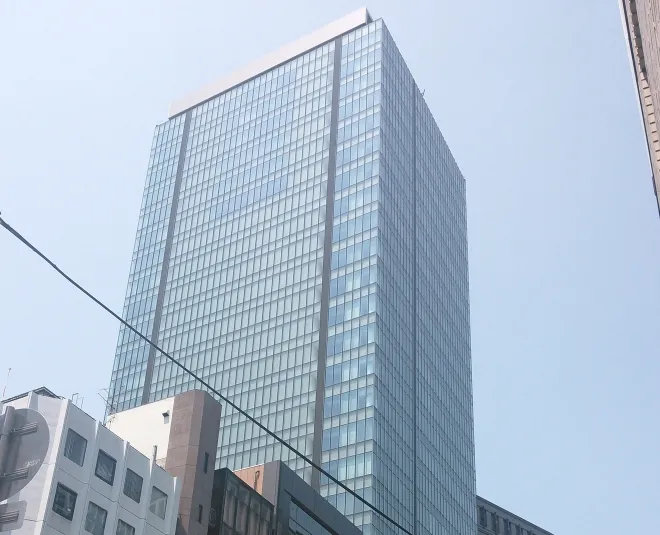 일본 도쿄 도라노몬 고토히라타워. 러시아 군 정보기관 요원은 이 건물 22층에 있는 아에로플로트 도쿄 사무소를 거점으로 일본산 첨단 부품 조달망을 운영한 것으로 전해졌다. 妖精書士·위키미디어 코먼스(CC BY-SA 4.0)