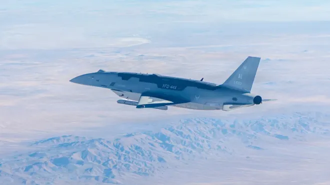 YFQ-44A가 AIM-120 실사격 훈련 후 모하비 상공을 비행하는 모습. 미 공군 제공