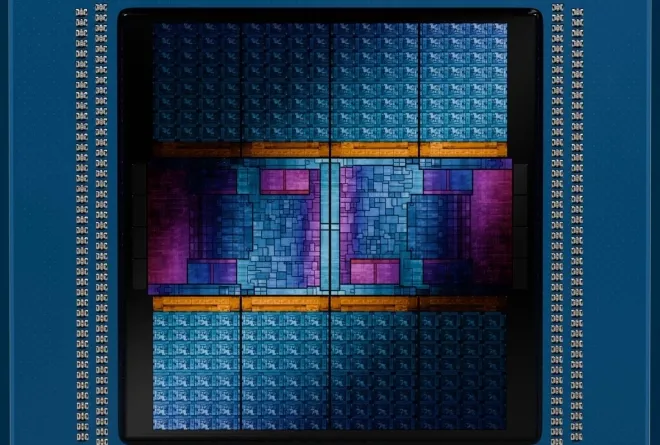 8개의 32코어 칩렛이 두 개의 I/O 칩렛에 붙어 있는 에픽 베니스. AMD 제공