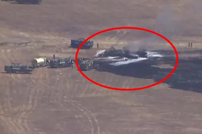2026년 7월 31일 미 샌디에이고 미라마 항공기지 인근에서 추락한  F-35B 전투기 모습. AP 연합뉴스