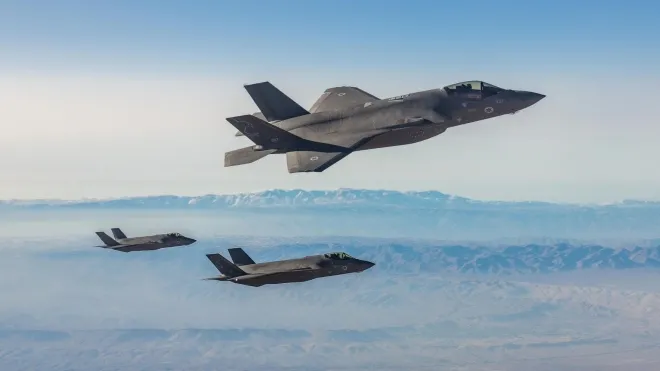 지난 3월 15일 이스라엘 공군 F-35I 전투기가 이란 공습을 위해 출격하는 모습. 이스라엘군 제공