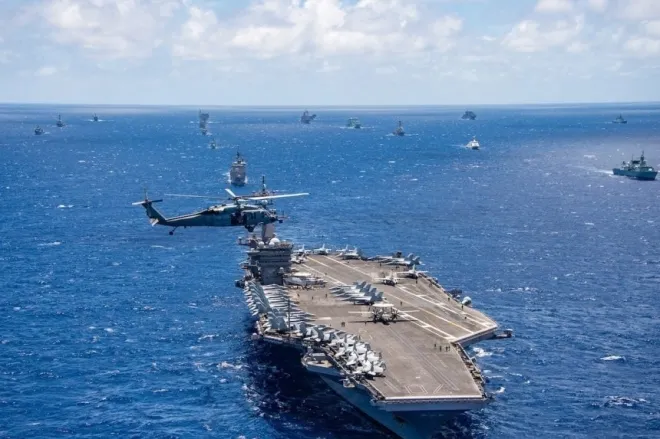 미 해군 항모 칼빈슨 함이 2018년 ‘림팩(RIMPAC·환태평양) 연합 훈련’에서 기동하고 있다. 미 해군 제공