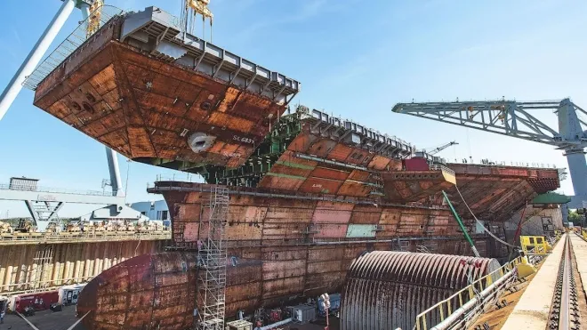 건조가 진행 중인 미 해군 포드급 항공모함 4번함 ‘도리스 밀러(CVN-81)’. 유튜브 캡처