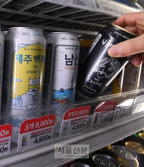 2021년 3월 서울 시내 한 편의점에 국내 수제맥주들이 진열된 모습. 오장환 기자 5zzang@seoul.co.kr
