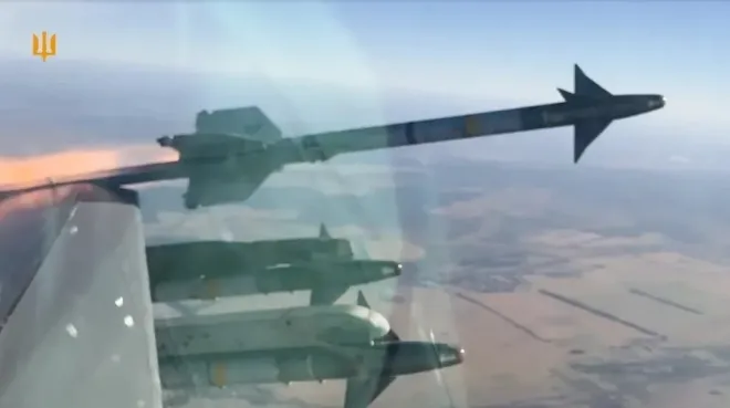우크라이나 F-16 전투기가 AIM-9L/M을 발사하고 있다. 우크라이나 공군 제공