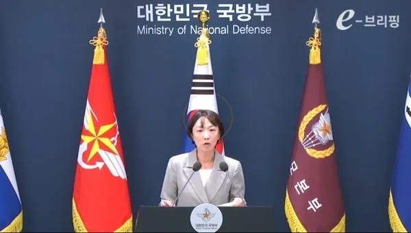7일 오전 정례브리핑에 나선 정빛나 국방부 대변인. 이브리핑 영상 캡처