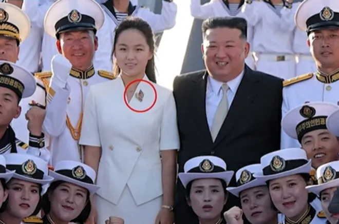 2026년 9월 7일 조선중앙TV는 김정은 북한 국무위원장이 전날 동해 원산항에서 열린 강건호 취역 기념식에 참석했다고 7일 보도했다. 이 자리에는 부인 리설주, 딸 김주애가 함께했다. 조선중앙TV 캡처