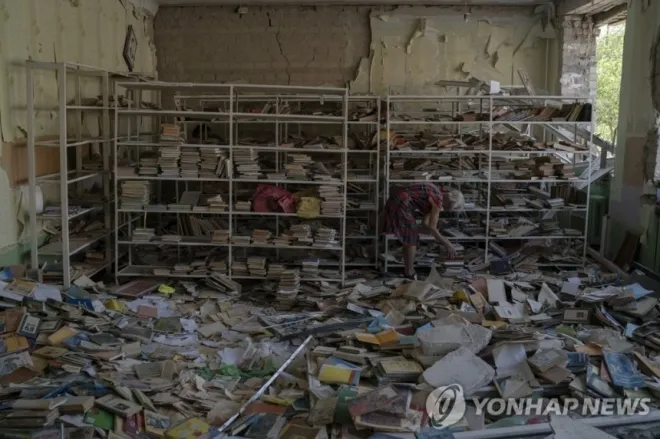 2022년 7월 러시아 공격에 파괴된 우크라이나 도서관 AP 연합뉴스