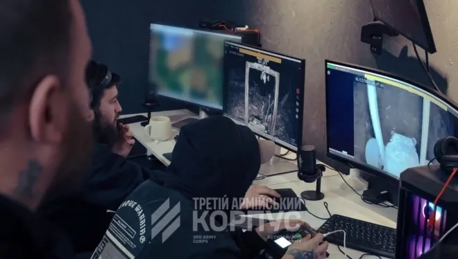 드론을 원격 조종하는 우크라이나군 모습
