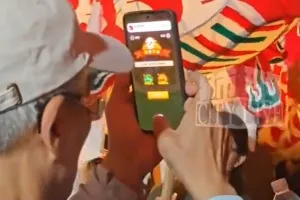 사진 한 장 찍으려다 광고만 20번…중국 노인들 울리는 ‘팝